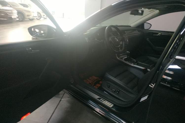 Used Volkswagen Passat 2017 330TSI DSG Luxury Edition Driver Seat