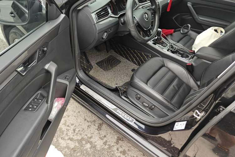Used Volkswagen Passat 2017 330TSI DSG Luxury Edition Driver Seat