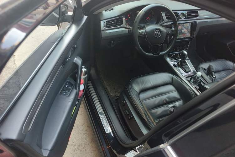 Used Volkswagen Passat 2017 330TSI DSG Luxury Edition Driver Seat