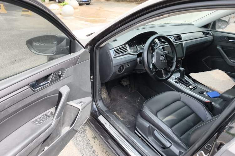 Used Volkswagen Passat 2017 280TSI DSG Luxury Edition Driver Seat