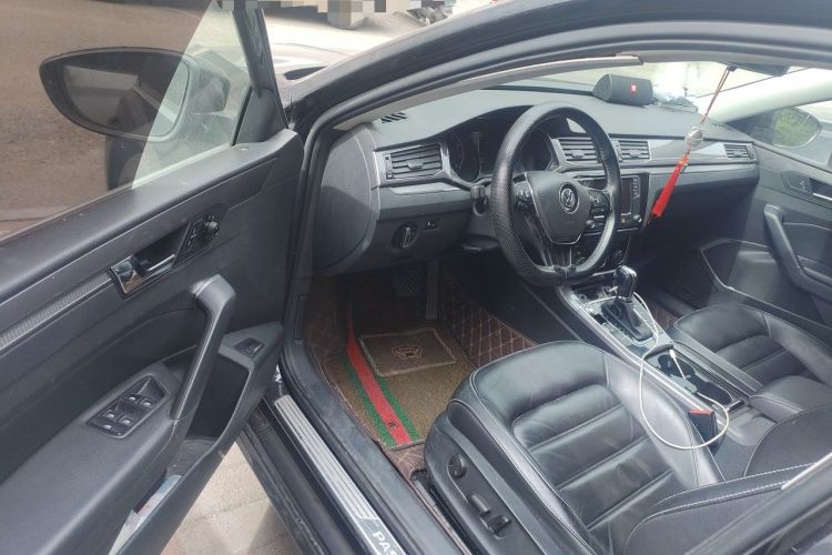 Used Volkswagen Passat 2017 330TSI DSG Luxury Edition Driver Seat