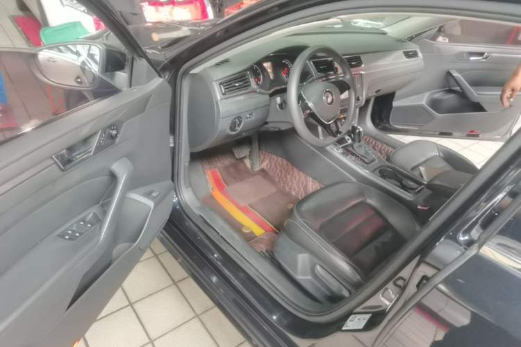 Used Volkswagen Passat 2017 280TSI DSG Luxury Edition Driver Seat