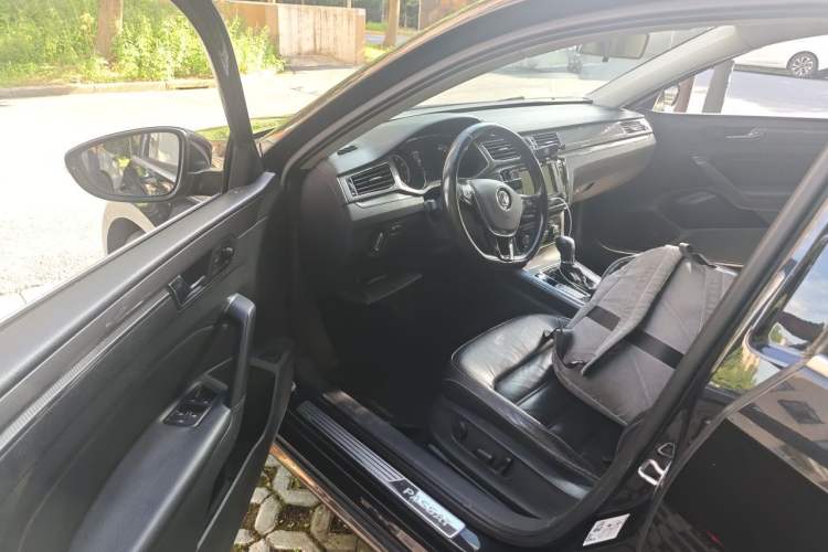 Used Volkswagen Passat 2017 330TSI DSG Luxury Edition Driver Seat