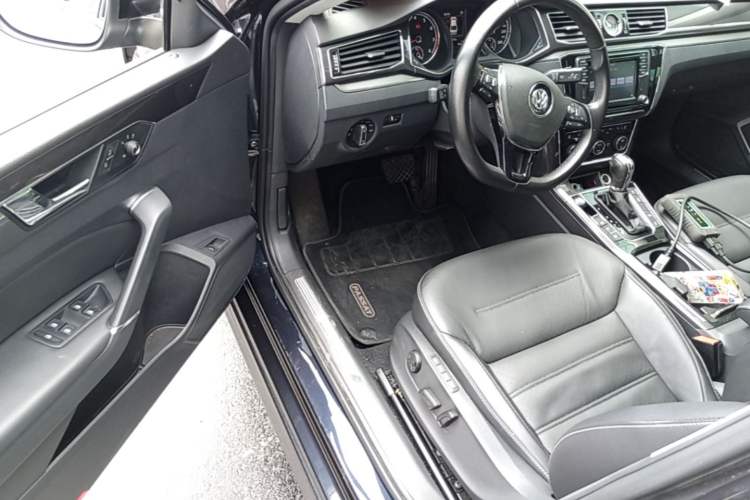 Used Volkswagen Passat 2017 330TSI DSG Prestige Edition Driver Seat