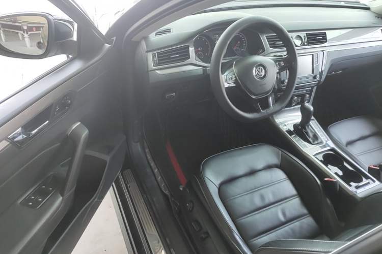 Used Volkswagen Passat 2017 330TSI DSG Luxury Edition Driver Seat