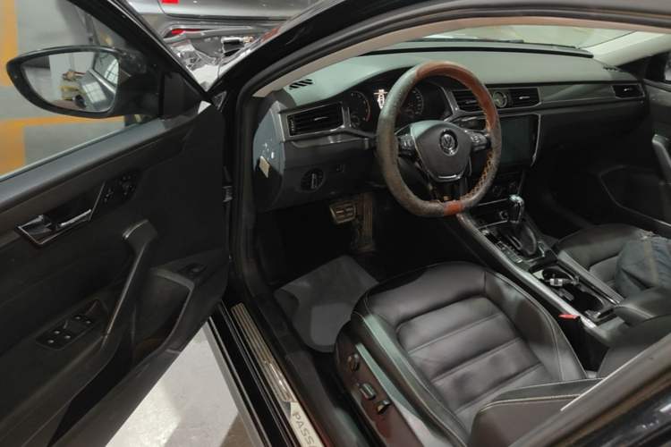 Used Volkswagen Passat 2017 330TSI DSG Luxury Edition Driver Seat