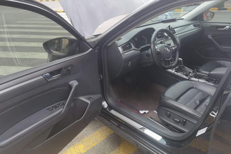 Used Volkswagen Passat 2017 330TSI DSG Luxury Edition Driver Seat