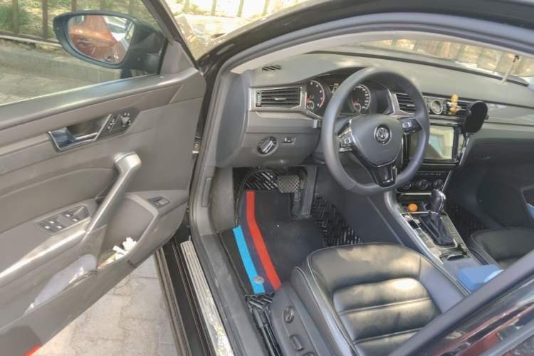 Used Volkswagen Passat 2017 330TSI DSG Luxury Edition Driver Seat