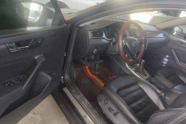 Used Volkswagen Passat 2017 330TSI DSG Luxury Edition Driver Seat