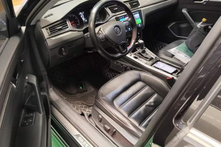 Used Volkswagen Passat 2017 330TSI DSG Luxury Edition Driver Seat
