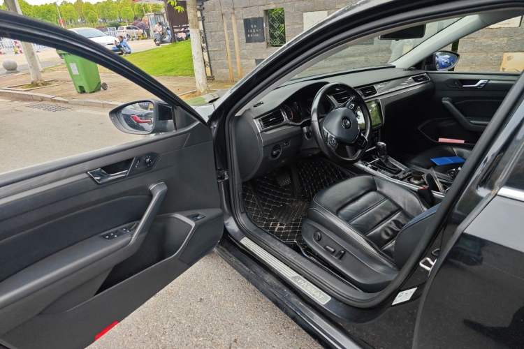 Used Volkswagen Passat 2017 330TSI DSG Luxury Edition Driver Seat