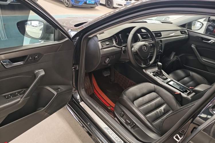 Used Volkswagen Passat 2017 330TSI DSG Luxury Edition Driver Seat