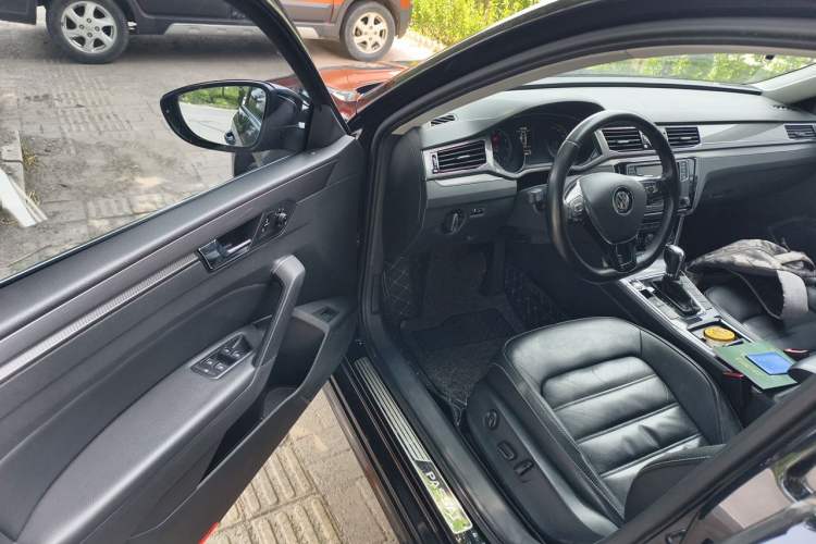 Used Volkswagen Passat 2017 330TSI DSG Luxury Edition Driver Seat