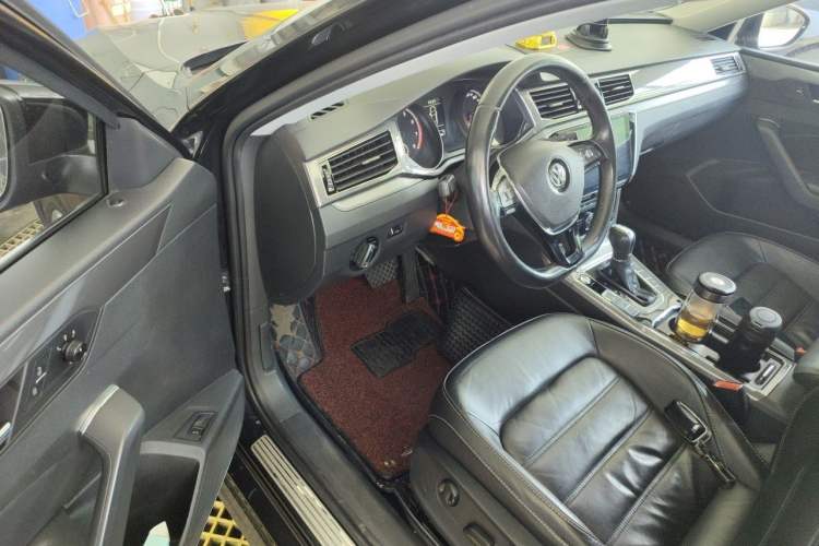 Used Volkswagen Passat 2017 330TSI DSG Luxury Edition Driver Seat