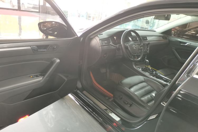 Used Volkswagen Passat 2017 330TSI DSG Luxury Edition Driver Seat
