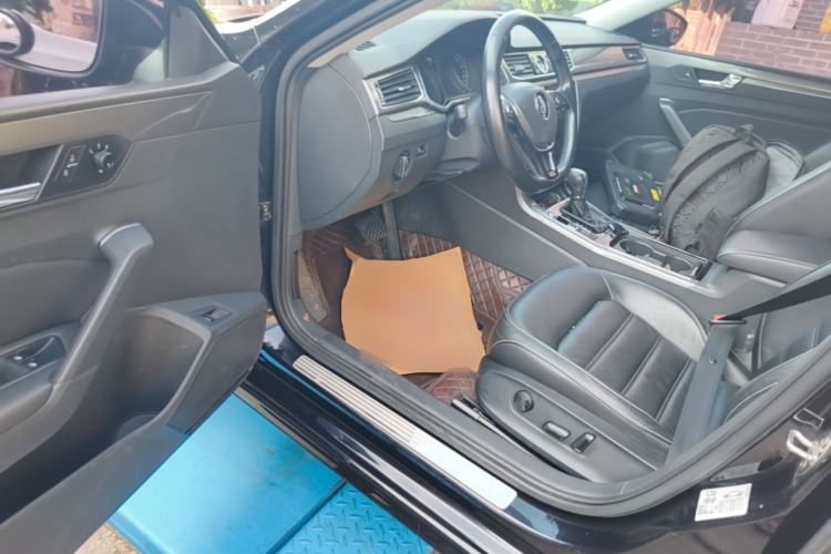 Used Volkswagen Passat 2017 330TSI DSG Luxury Edition Driver Seat