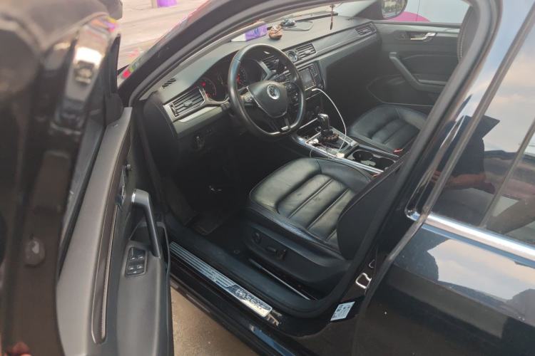Used Volkswagen Passat 2017 330TSI DSG Luxury Edition Driver Seat