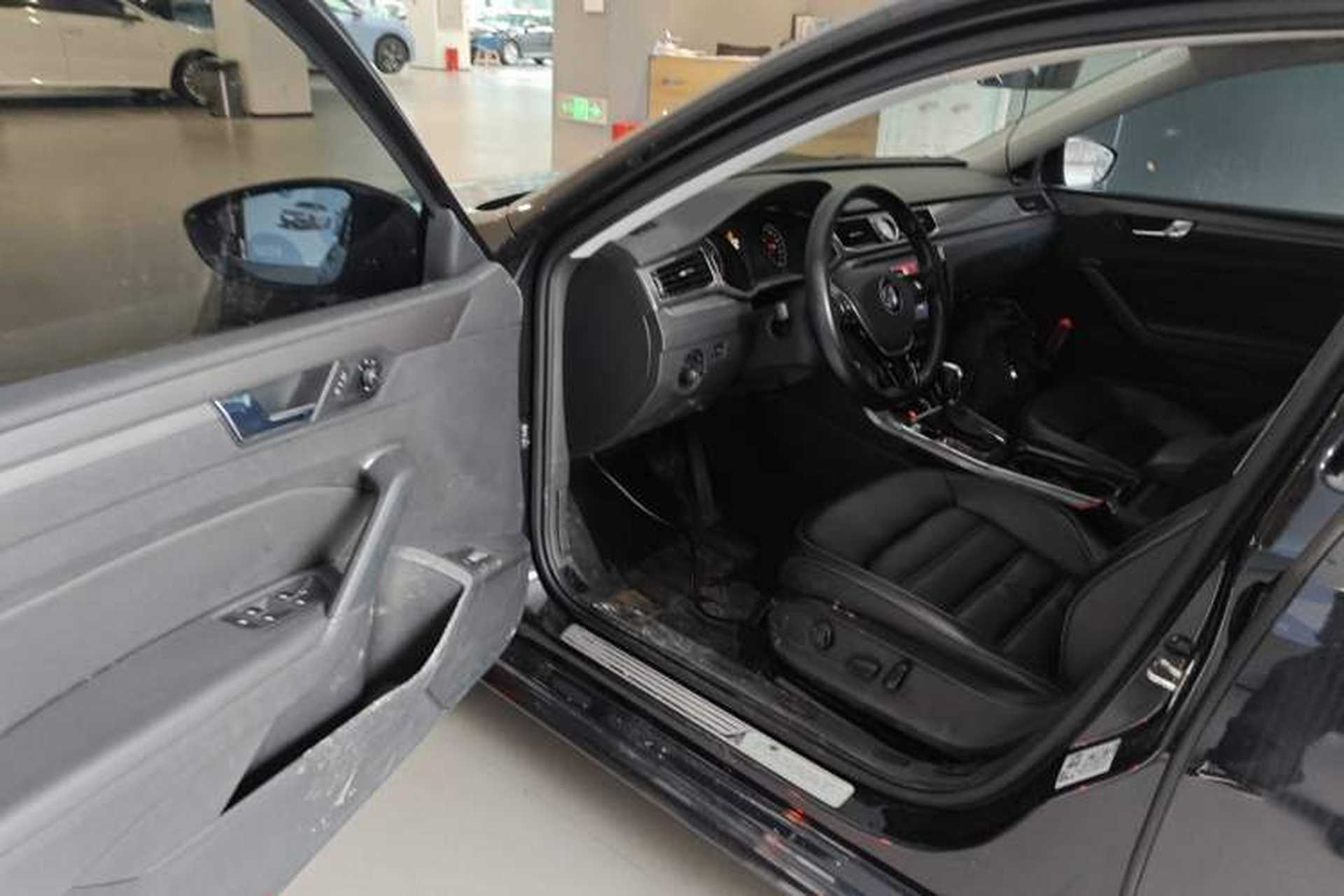 Used Volkswagen Passat 2017 330TSI DSG Luxury Edition Driver Seat