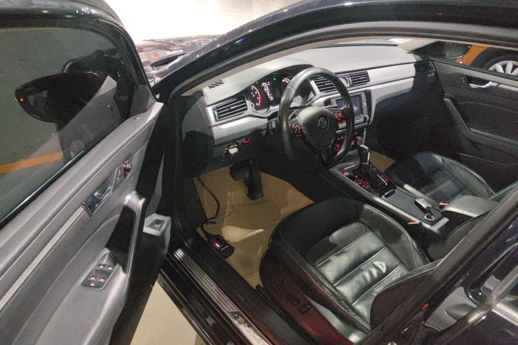 Used Volkswagen Passat 2017 330TSI DSG Luxury Edition Driver Seat