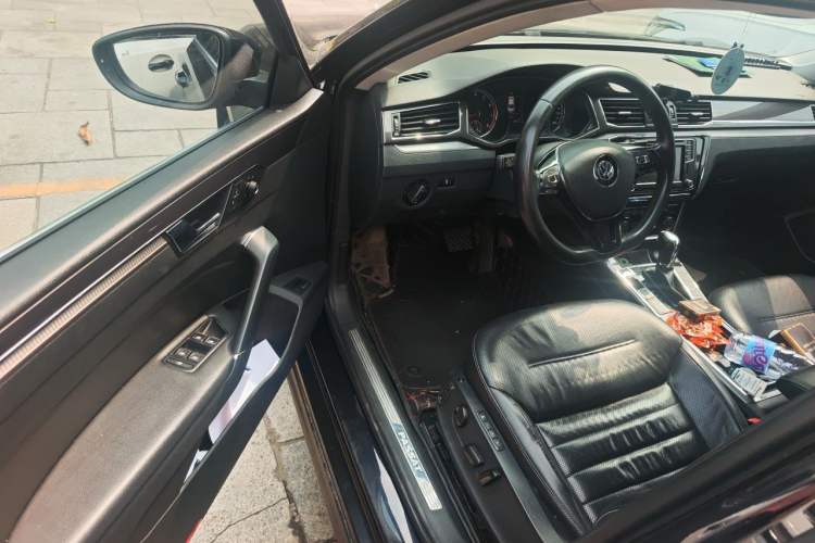 Used Volkswagen Passat 2017 330TSI DSG Luxury Edition Driver Seat