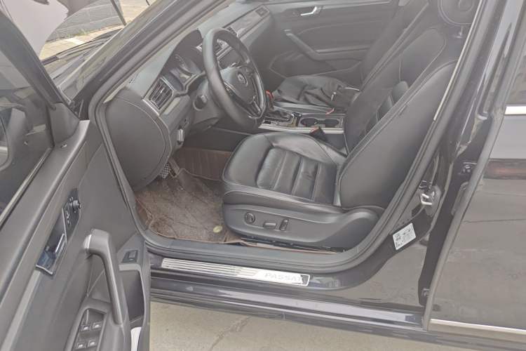 Used Volkswagen Passat 2017 330TSI DSG Luxury Edition Driver Seat