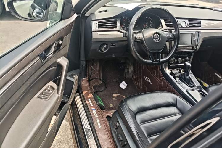 Used Volkswagen Passat 2017 330TSI DSG Luxury Edition Driver Seat