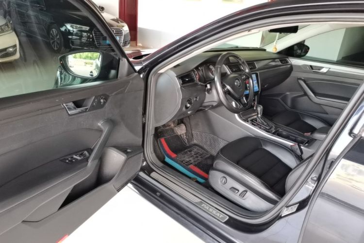 Used Volkswagen Passat 2017 330TSI DSG Luxury Edition Driver Seat
