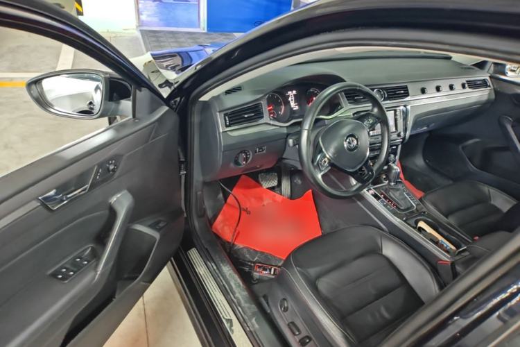 Used Volkswagen Passat 2017 330TSI DSG Luxury Edition Driver Seat