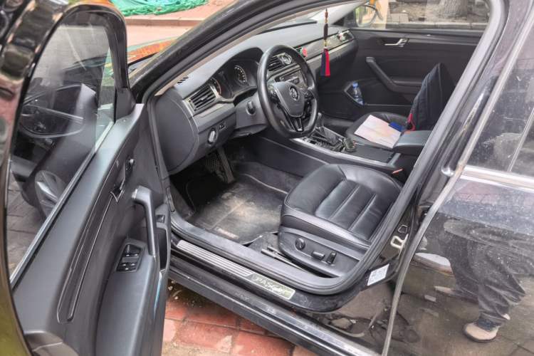 Used Volkswagen Passat 2017 280TSI DSG Luxury Edition Driver Seat