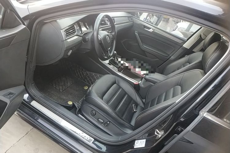 Used Volkswagen Passat 2017 330TSI DSG Luxury Edition Driver Seat