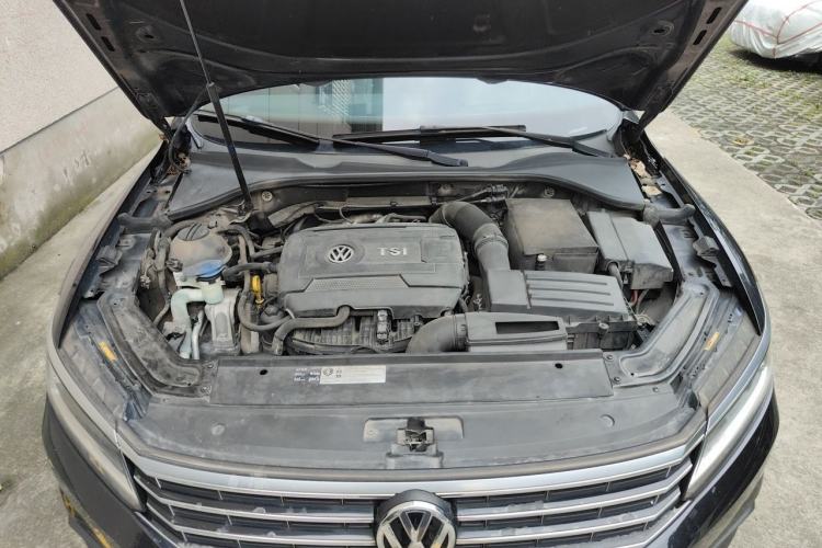 Used Volkswagen Passat 2017 330TSI DSG Luxury Edition Engine Bay
