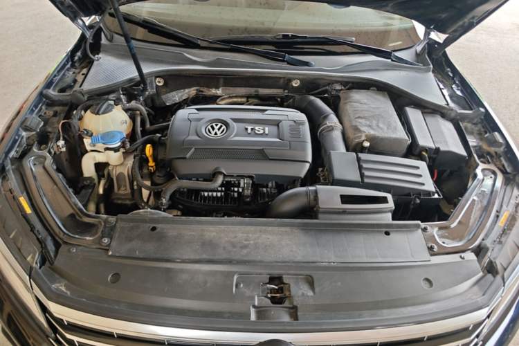 Used Volkswagen Passat 2017 330TSI DSG Luxury Edition Engine Bay
