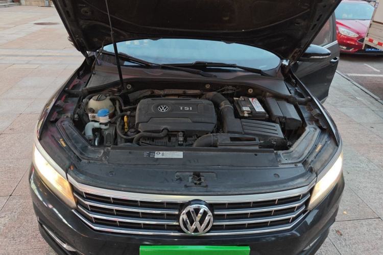 Used Volkswagen Passat 2017 330TSI DSG Luxury Edition Engine Bay