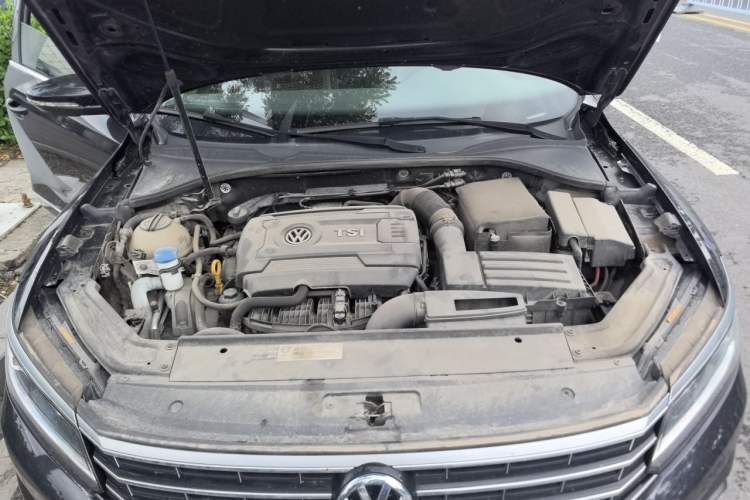 Used Volkswagen Passat 2017 330TSI DSG Luxury Edition Engine Bay