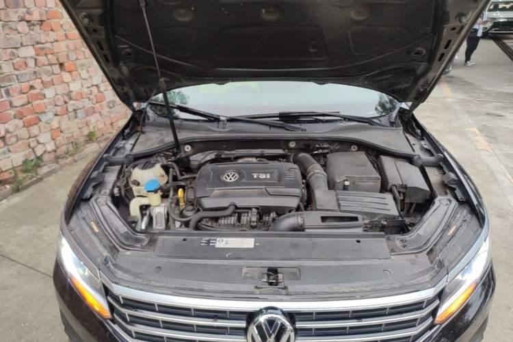Used Volkswagen Passat 2017 330TSI DSG Luxury Edition Engine Bay