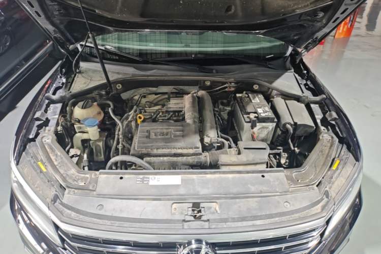 Used Volkswagen Passat 2017 280TSI DSG Luxury Edition Engine Bay