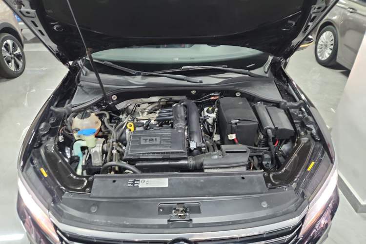 Used Volkswagen Passat 2017 280TSI DSG Luxury Edition Engine Bay