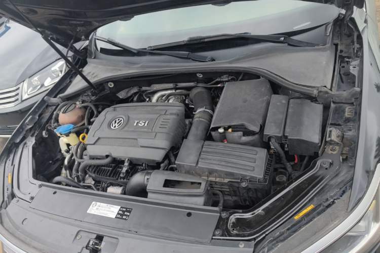 Used Volkswagen Passat 2017 330TSI DSG Luxury Edition Engine Bay