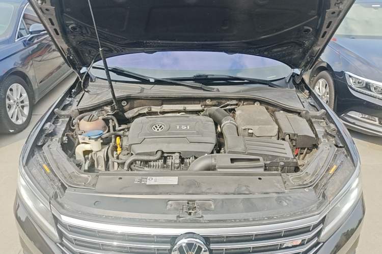 Used Volkswagen Passat 2017 330TSI DSG Luxury Edition Engine Bay