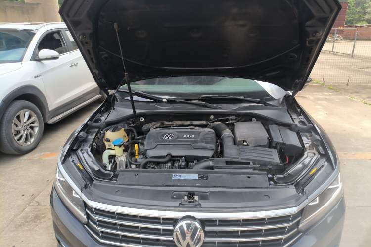 Used Volkswagen Passat 2017 330TSI DSG Luxury Edition Engine Bay