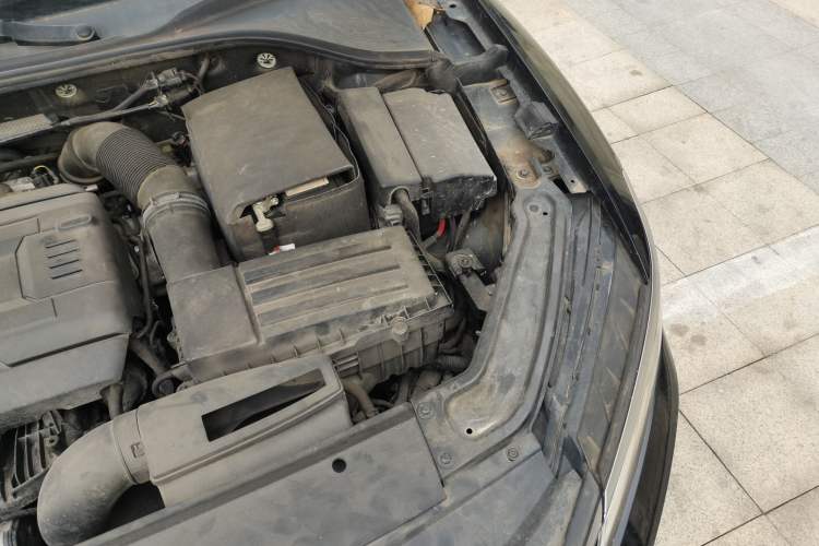 Used Volkswagen Passat 2017 330TSI DSG Luxury Edition Engine Bay Left