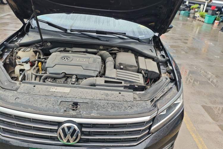 Used Volkswagen Passat 2017 330TSI DSG Luxury Edition Engine Bay Left