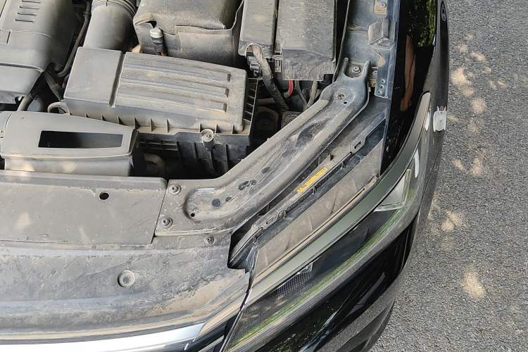Used Volkswagen Passat 2017 330TSI DSG Luxury Edition Engine Bay Left