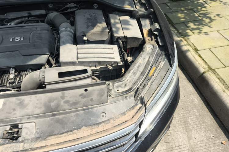 Used Volkswagen Passat 2017 330TSI DSG Luxury Edition Engine Bay Left