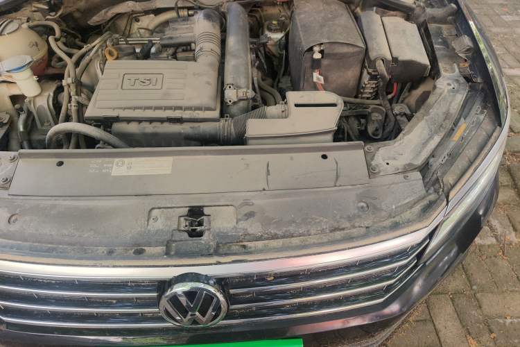 Used Volkswagen Passat 2017 280TSI DSG Luxury Edition Engine Bay Left