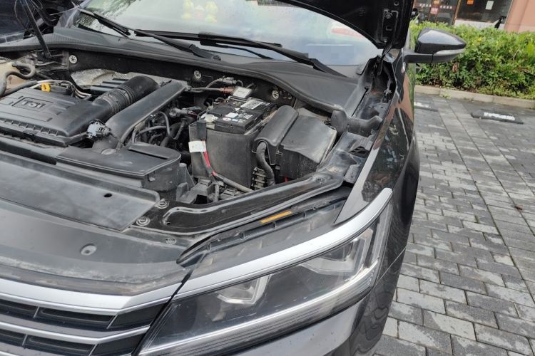 Used Volkswagen Passat 2017 280TSI DSG Luxury Edition Engine Bay Left