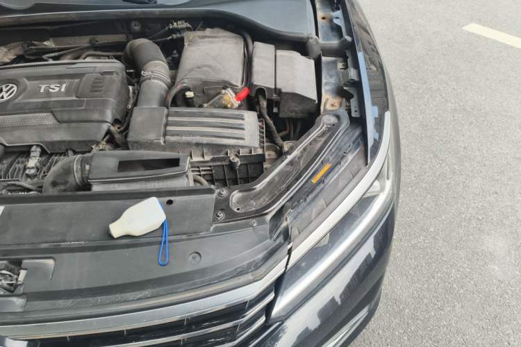 Used Volkswagen Passat 2017 330TSI DSG Luxury Edition Engine Bay Left