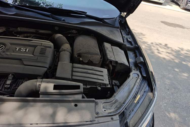 Used Volkswagen Passat 2017 330TSI DSG Luxury Edition Engine Bay Left