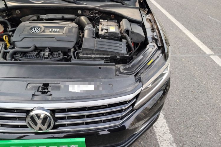 Used Volkswagen Passat 2017 330TSI DSG Luxury Edition Engine Bay Left