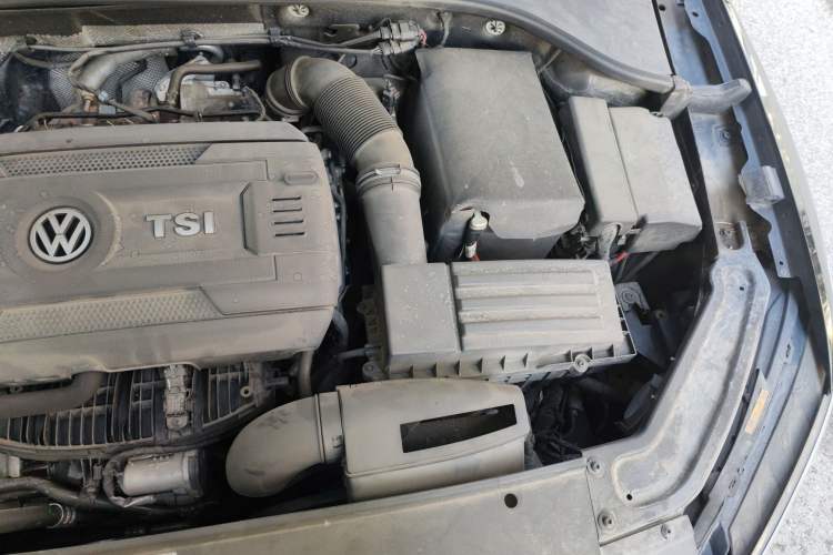 Used Volkswagen Passat 2017 330TSI DSG Luxury Edition Engine Bay Left